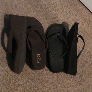 2 Pairs of flip flops